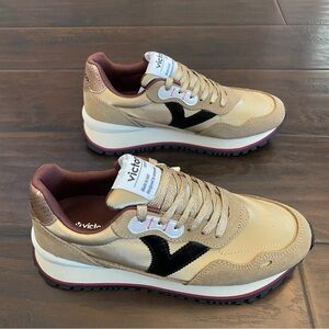 New with box Victoria lace up sneakers women’s size 8